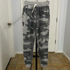 Roebuck and Co boys gray camo sweats in Large